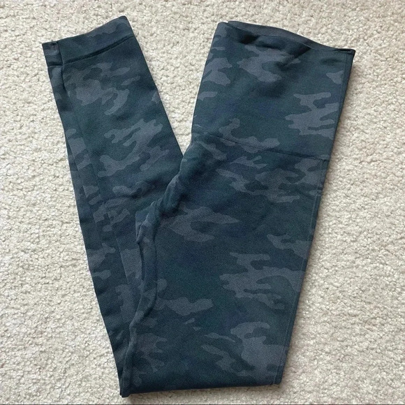 Spanx Seamless Camo Leggings - Picture 5 of 7